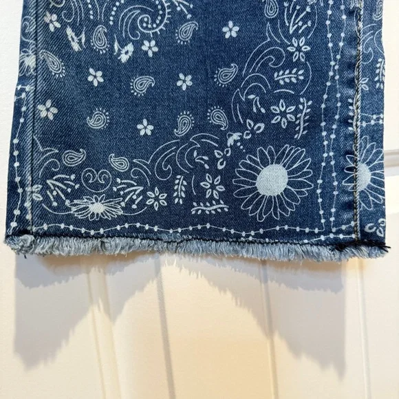 Levi's Denim Wide Leg Jeans with White Floral Boho Pattern - Picture 9 of 9